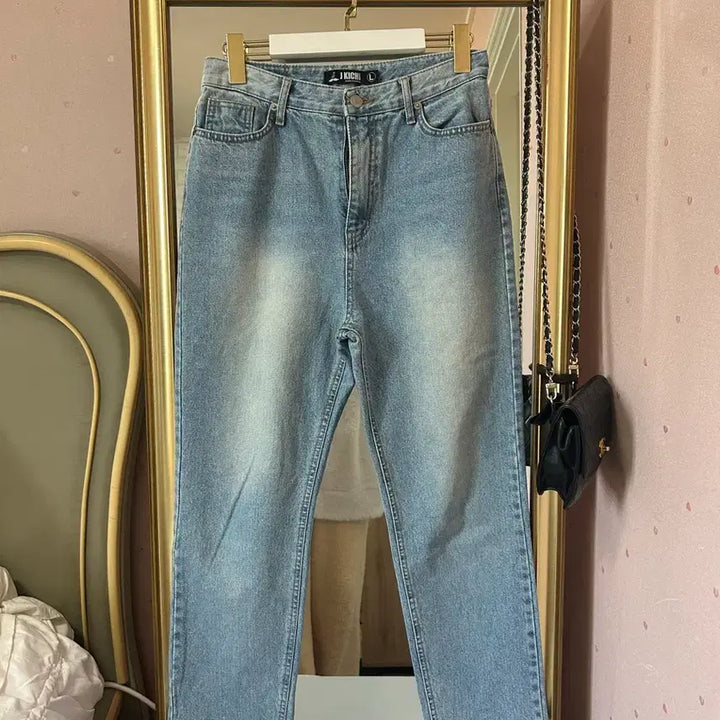 [BUNJANG] Pointed Ripped Jeans / 포인트찢청