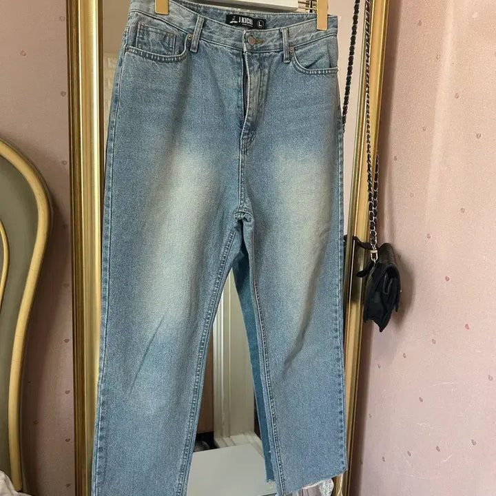 [BUNJANG] Pointed Ripped Jeans / 포인트찢청