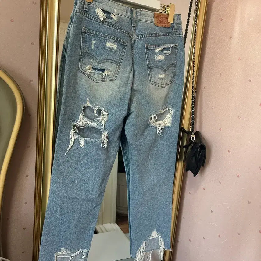 [BUNJANG] Pointed Ripped Jeans / 포인트찢청