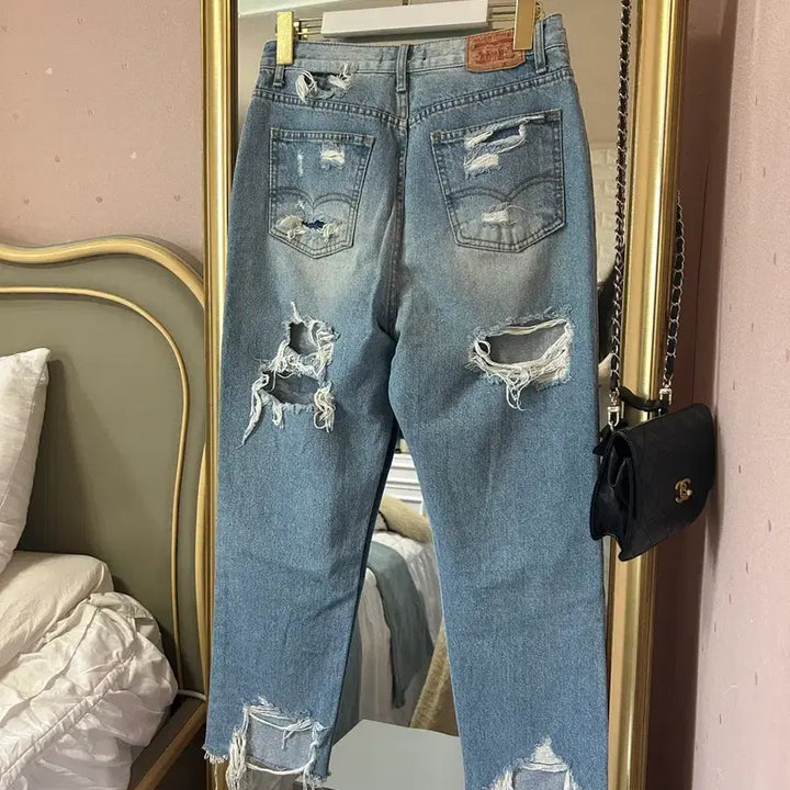 [BUNJANG] Pointed Ripped Jeans / 포인트찢청