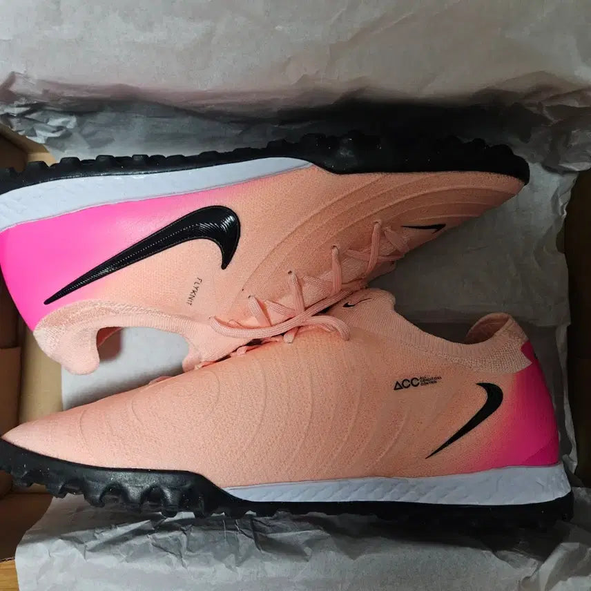 [BUNJANG] Nike Phantom GX 2 Pro TF Futsal Shoes / 나이키 팬텀 GX 2 프로 TF 풋살화