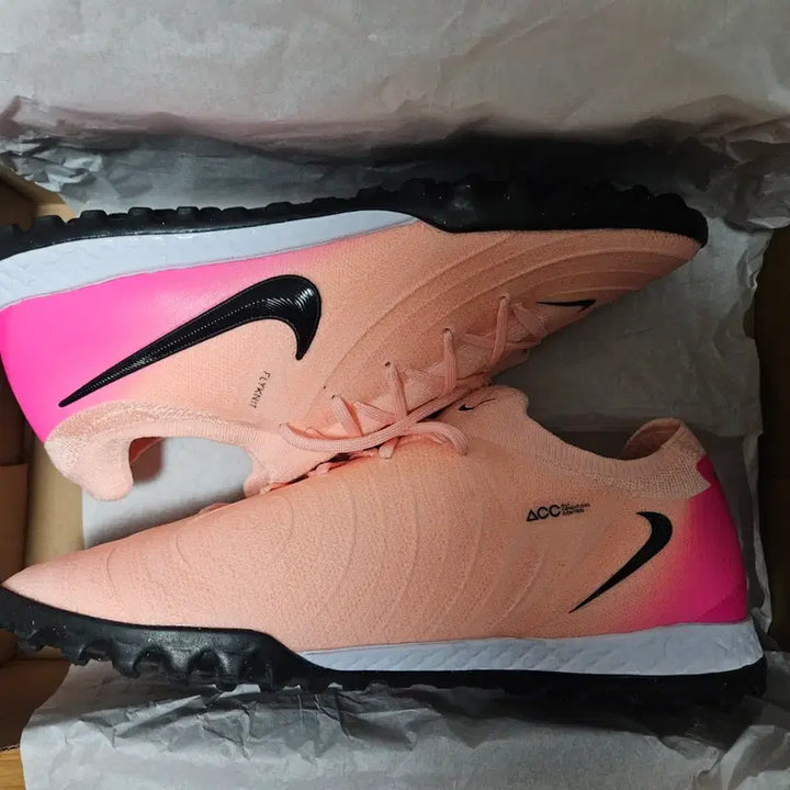 [BUNJANG] Nike Phantom GX 2 Pro TF Futsal Shoes / 나이키 팬텀 GX 2 프로 TF 풋살화