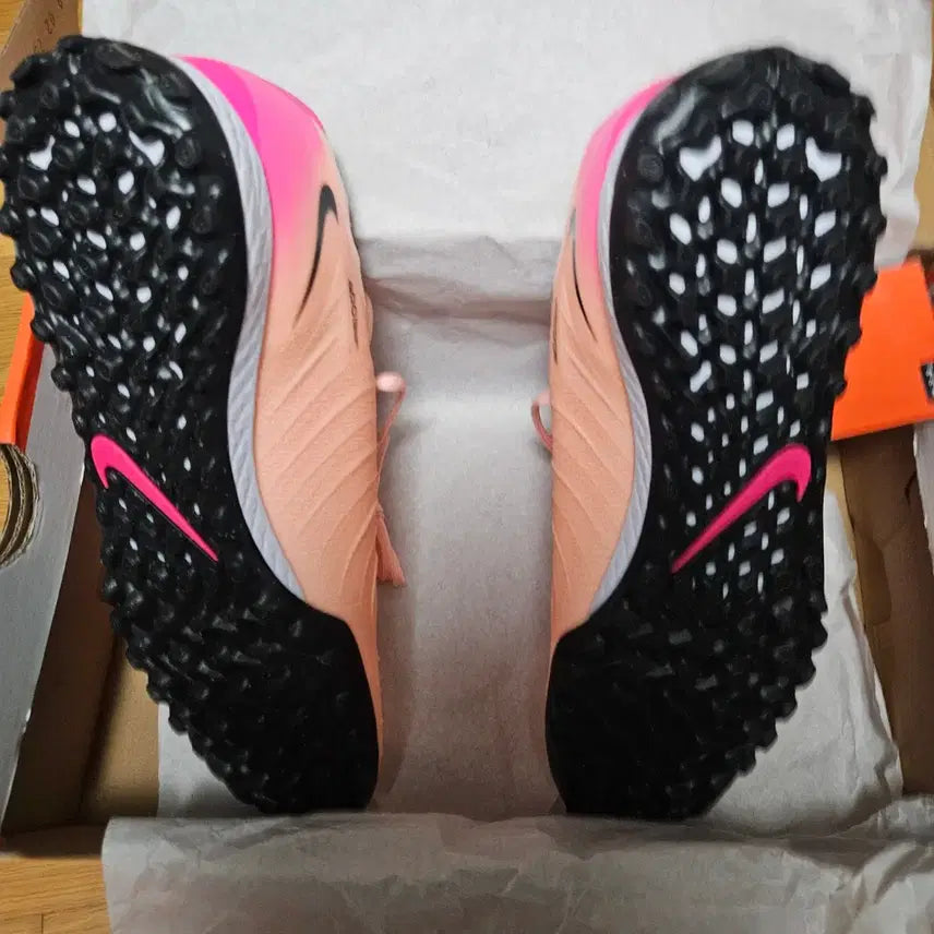 [BUNJANG] Nike Phantom GX 2 Pro TF Futsal Shoes / 나이키 팬텀 GX 2 프로 TF 풋살화