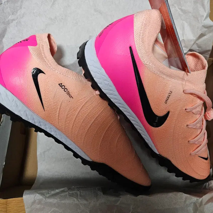 [BUNJANG] Nike Phantom GX 2 Pro TF Futsal Shoes / 나이키 팬텀 GX 2 프로 TF 풋살화