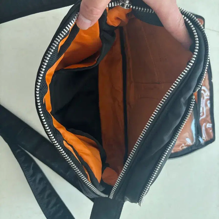 [BUNJANG] Porter Tanker Shoulder Bag (Large, Black) / 포터 탱커 숄더백 라지 블랙