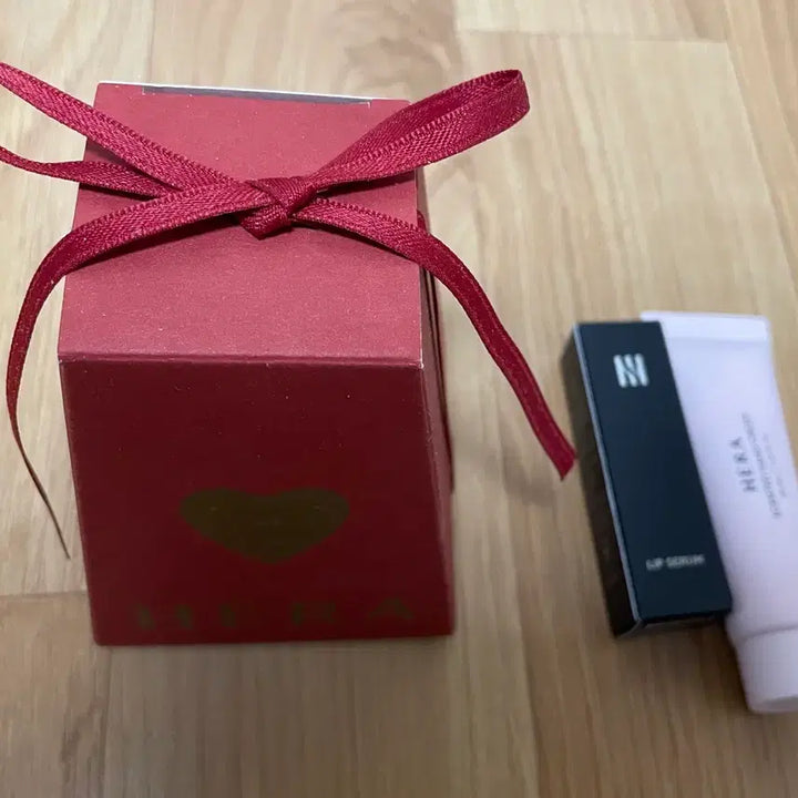 [BUNJANG] Hera Sensual Nude Gloss or Balm / 미개봉 새상품 헤라 란제리 센슈얼 누드 글로스 422호 핸드크림 립세럼