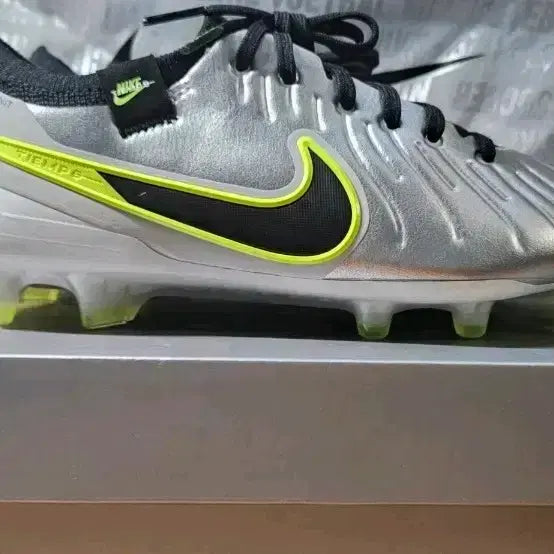 [BUNJANG] Nike Tiempo Legend 10 Elite FG (Size 250) / [새제품]나이키 티엠포 레전드 10 엘리트 fg (250)