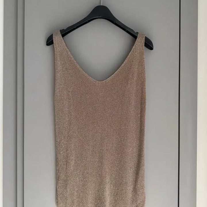 [BUNJANG] Glitter Sleeveless Knit Top / 은은 글리터 민소매 니트 나시 슬리브리스