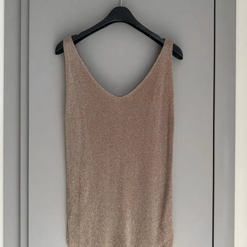 [BUNJANG] Glitter Sleeveless Knit Top / 은은 글리터 민소매 니트 나시 슬리브리스