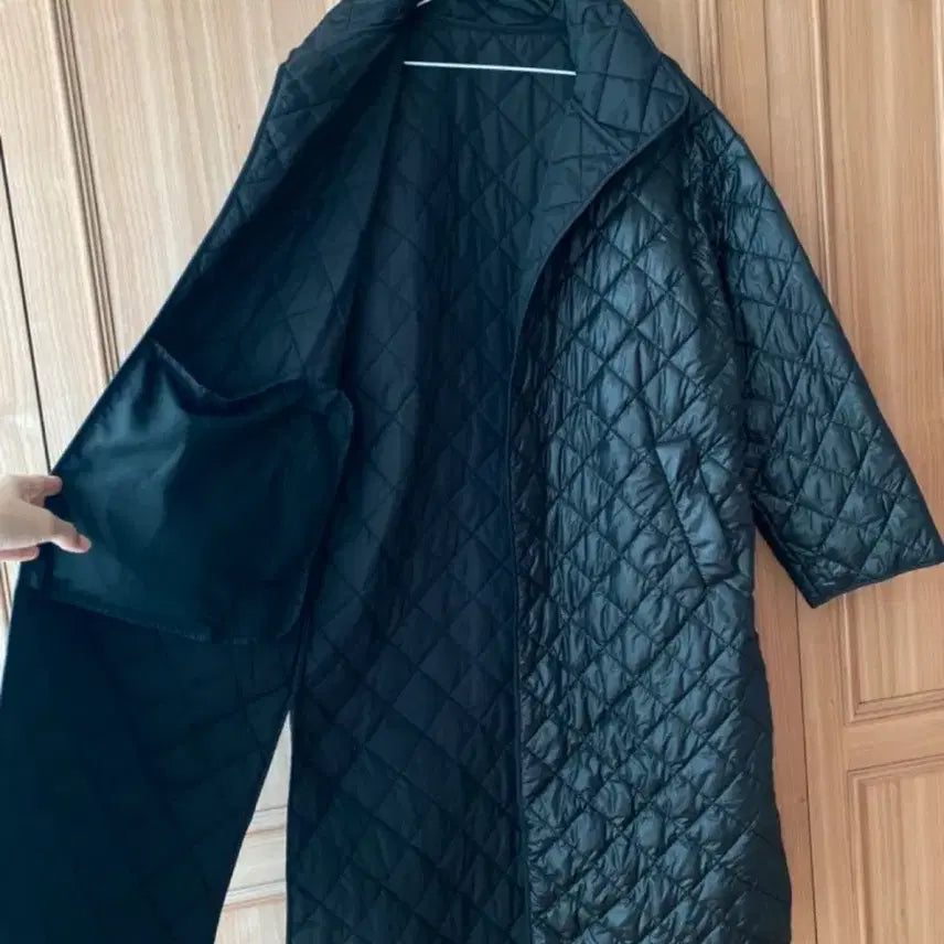 [BUNJANG] Mombbe Black Long Padded Coat / MOMBBE 몸빼 퀄팅 블랙 얇은 롱 점퍼코트 여자 mombbe