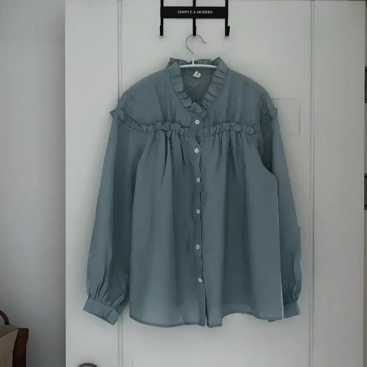 [BUNJANG] Sky Blue Frill Detail Blouse / 하늘색 프릴 장식 블라우스