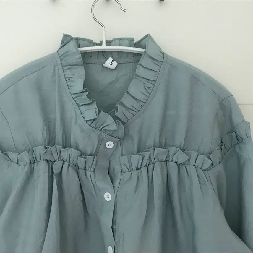 [BUNJANG] Sky Blue Frill Detail Blouse / 하늘색 프릴 장식 블라우스