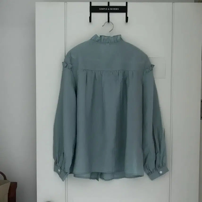 [BUNJANG] Sky Blue Frill Detail Blouse / 하늘색 프릴 장식 블라우스