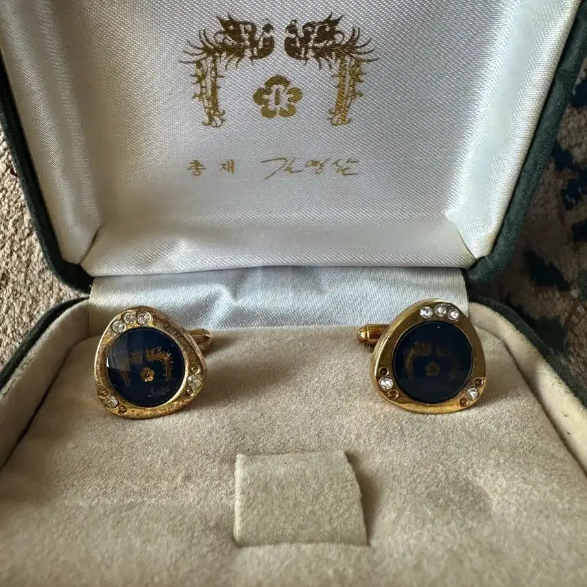 [BUNJANG] Kim Young-sam Presidential Commemorative Cufflinks / *새상품 커프링크스 김영삼 대통령 총재 청와대 기념품 셔츠 고정 단추