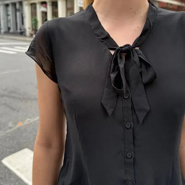 [BUNJANG] Brandy Melville Black Ribbon Blouse / (미사용) 브랜디 멜빌 블랙 리본 블라우스