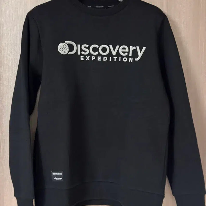 [BUNJANG] Discovery Black Sweatshirt / 디스커버리 검정색 맨투맨 티셔츠