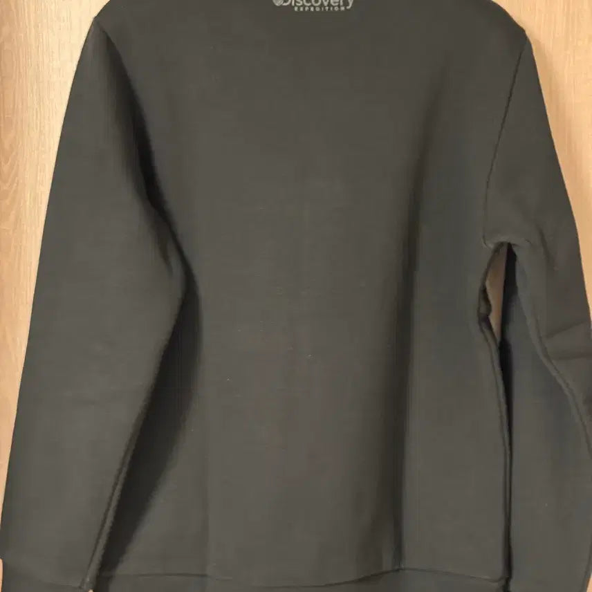 [BUNJANG] Discovery Black Sweatshirt / 디스커버리 검정색 맨투맨 티셔츠