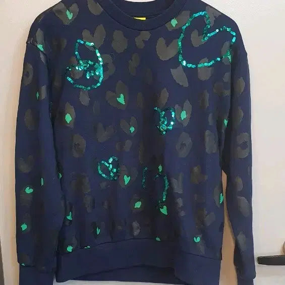 [BUNJANG] Lucky Chouette Sequin Heart Pattern Sweatshirt (Navy, Size 38) / 여성 럭키슈에뜨 스팽글하트패턴 맨투맨 38 네이비
