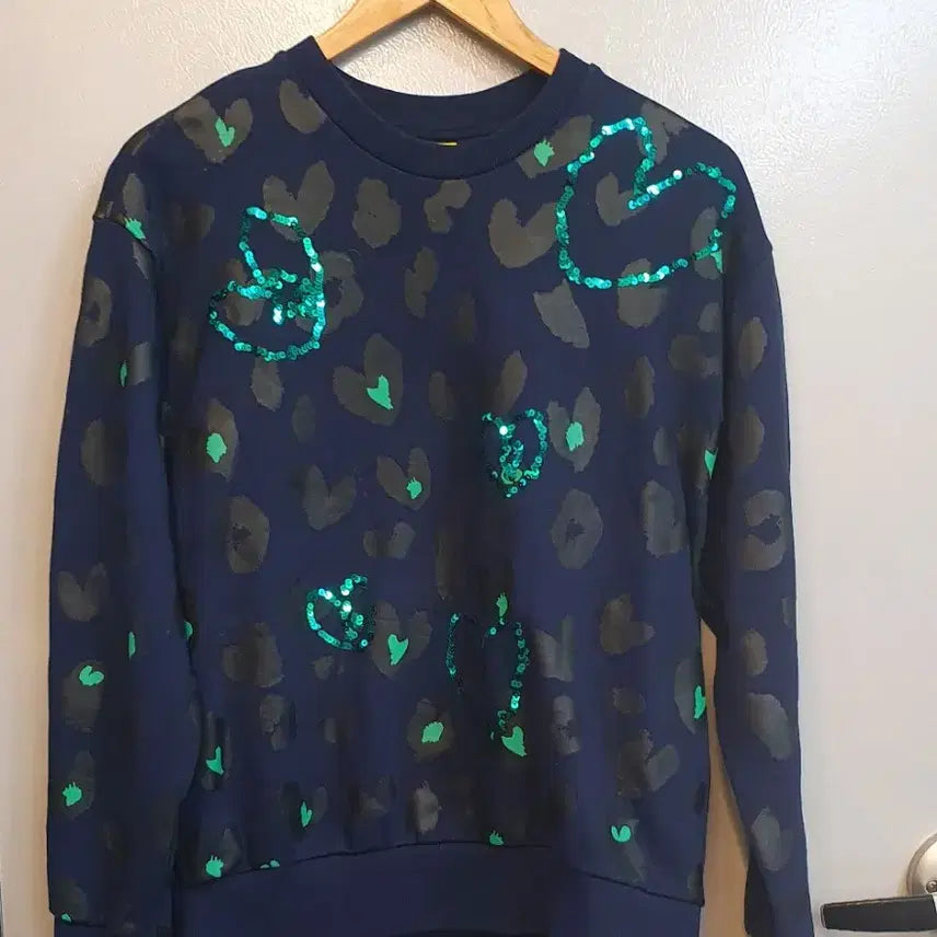 [BUNJANG] Lucky Chouette Sequin Heart Pattern Sweatshirt (Navy, Size 38) / 여성 럭키슈에뜨 스팽글하트패턴 맨투맨 38 네이비