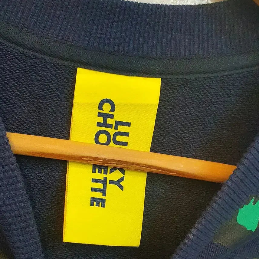 [BUNJANG] Lucky Chouette Sequin Heart Pattern Sweatshirt (Navy, Size 38) / 여성 럭키슈에뜨 스팽글하트패턴 맨투맨 38 네이비