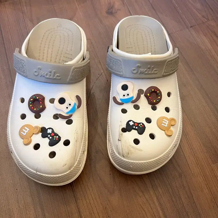 [BUNJANG] Smile Character Sandals Slippers / 스마일 캐릭터 샌들 슬리퍼 화이트 slipper crox shoes