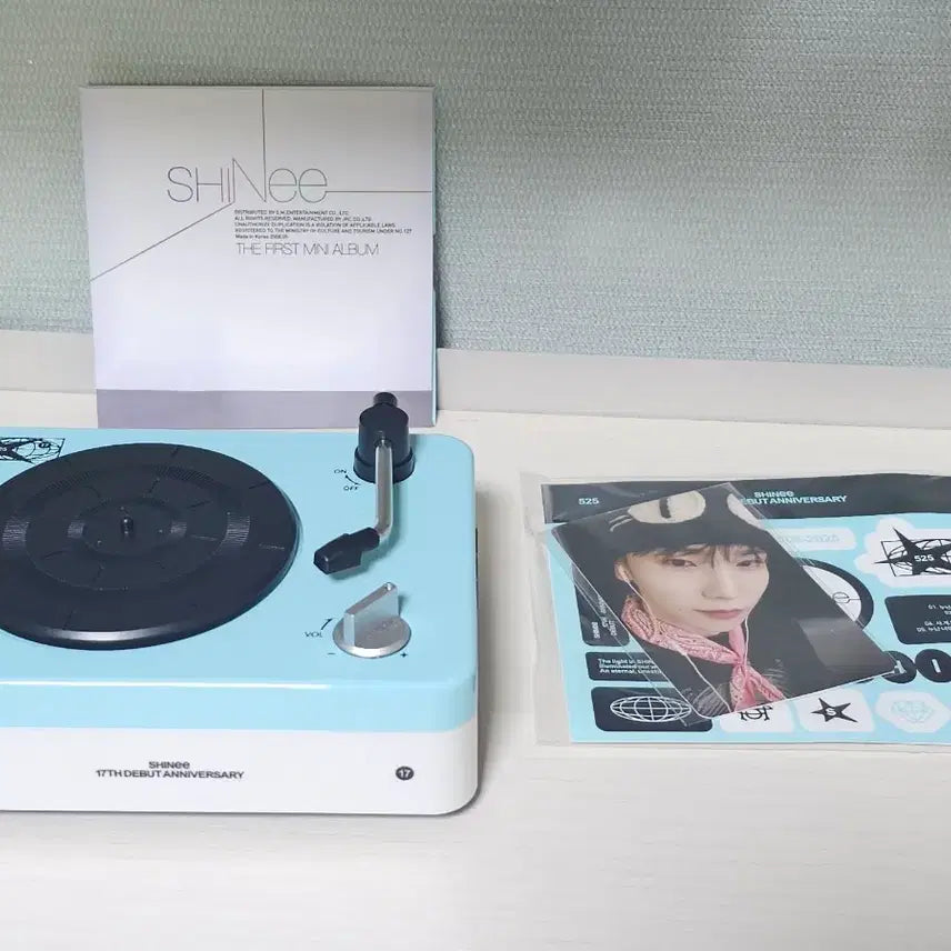 샤이니 17주년 턴테이블스피커 + 앨범 + 포카 개봉 미사용