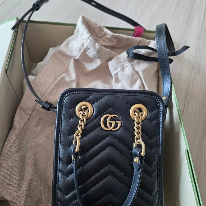 [BUNJANG] Gucci Marmont Matelassé Mini Crossbody Bag / 구찌마몬트마틀라세 미니크로스백