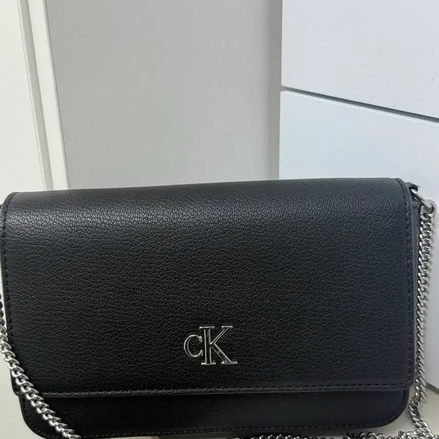 [BUNJANG] Calvin Klein Black Chain Crossbody Bag / 캘빈클라인 블랙 체인 크로스백