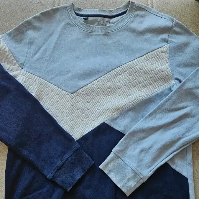 [BUNJANG] Guess Sweatshirt / 게스 스웨트셔츠