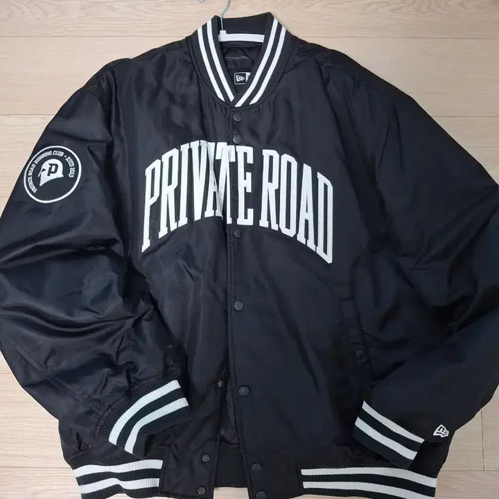 [SOLD OUT] 뉴에라 Private Road 블랙 스타디움 자켓