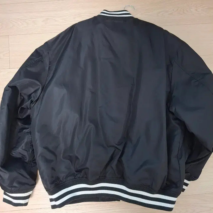 [SOLD OUT] 뉴에라 Private Road 블랙 스타디움 자켓