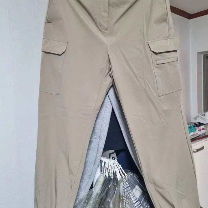 [BUNJANG] Cutter &amp; Buck Beige Cargo Jogger Pants (Size 30-32) / (새옷 수준)커터앤벅 베이지색 카고 조거팬츠 30~32사이즈