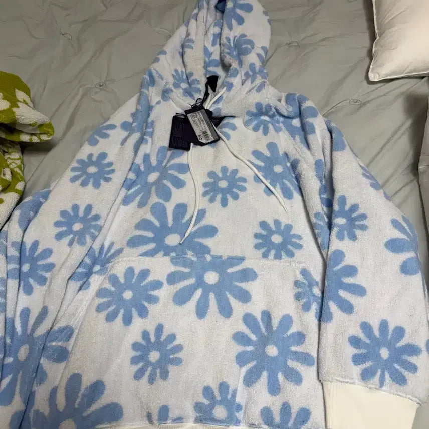 [BUNJANG] Prada Flower Embroidered Hoodie 105 / (새상품)프라다 플라워 자수 후드티 105