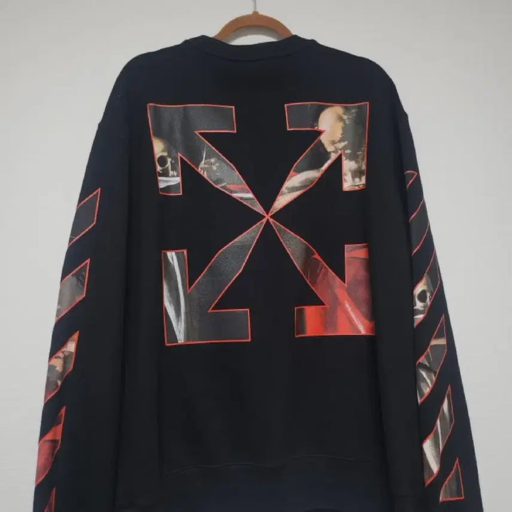 [SOLD OUT] 오프화이트 블랙 페인팅 애로우 맨투맨