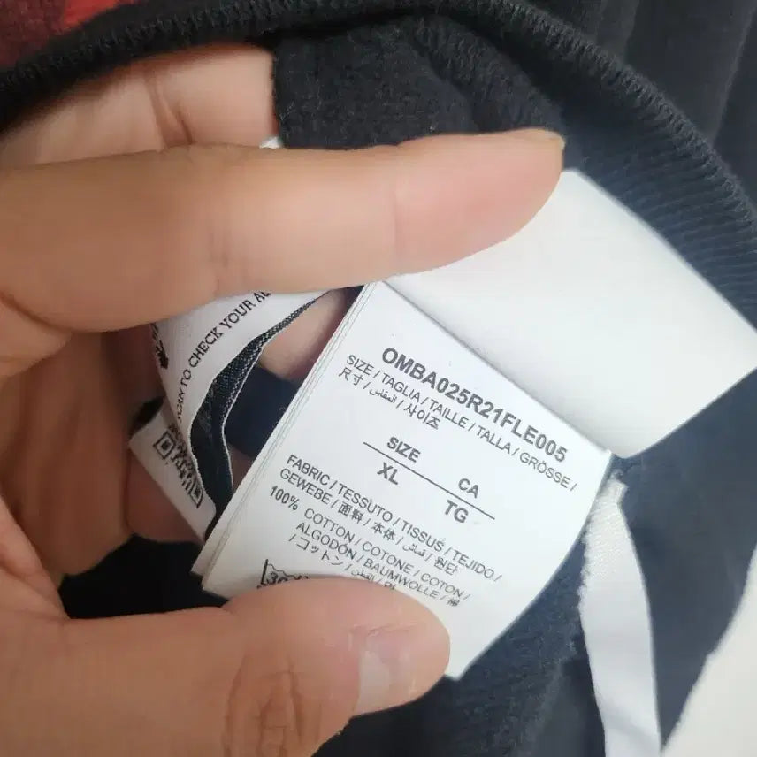 [SOLD OUT] 오프화이트 블랙 페인팅 애로우 맨투맨