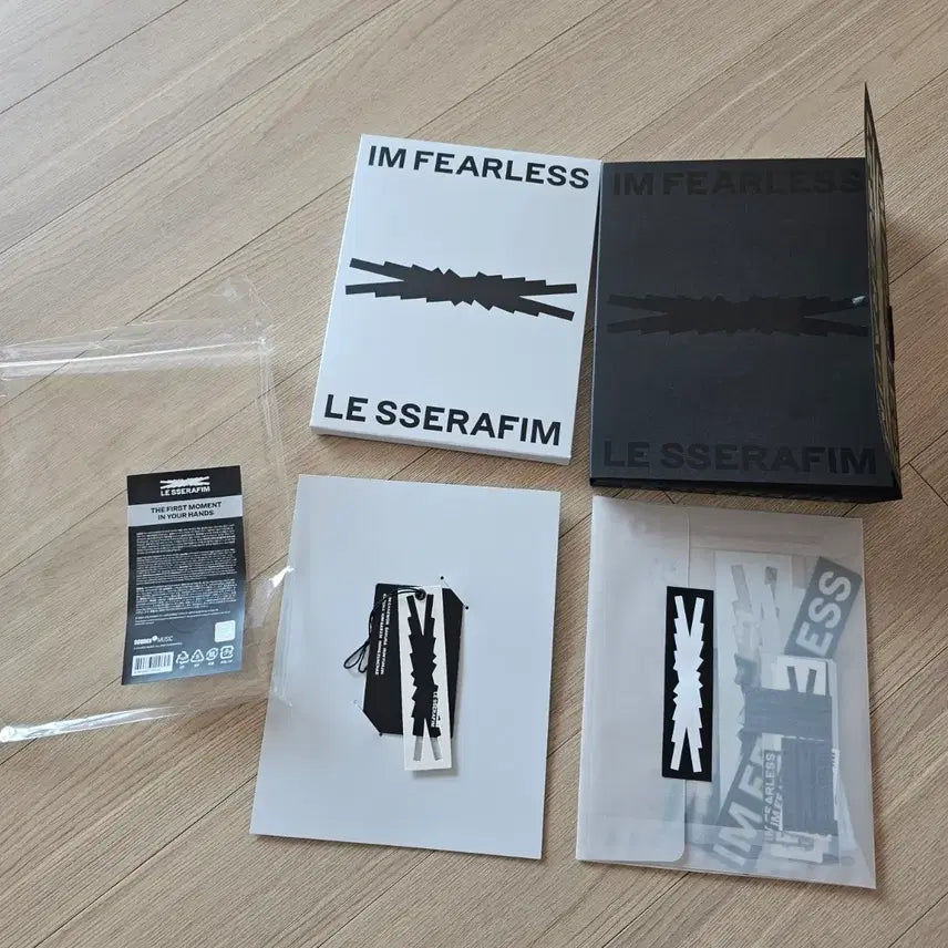 [SOLD OUT] [BUNJANG] LE SSERAFIM First Moment in Your Hands Official Goods / LE SSERAFIM First Moment in Your Hands