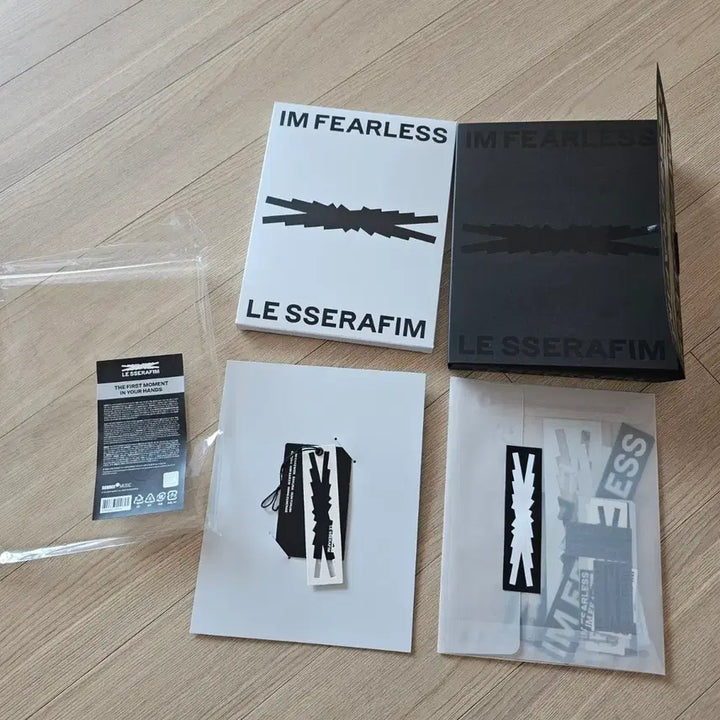 [SOLD OUT] [BUNJANG] LE SSERAFIM First Moment in Your Hands Official Goods / LE SSERAFIM First Moment in Your Hands