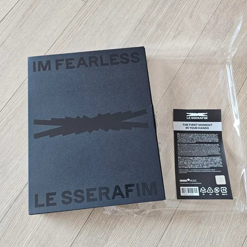 [SOLD OUT] [BUNJANG] LE SSERAFIM First Moment in Your Hands Official Goods / LE SSERAFIM First Moment in Your Hands