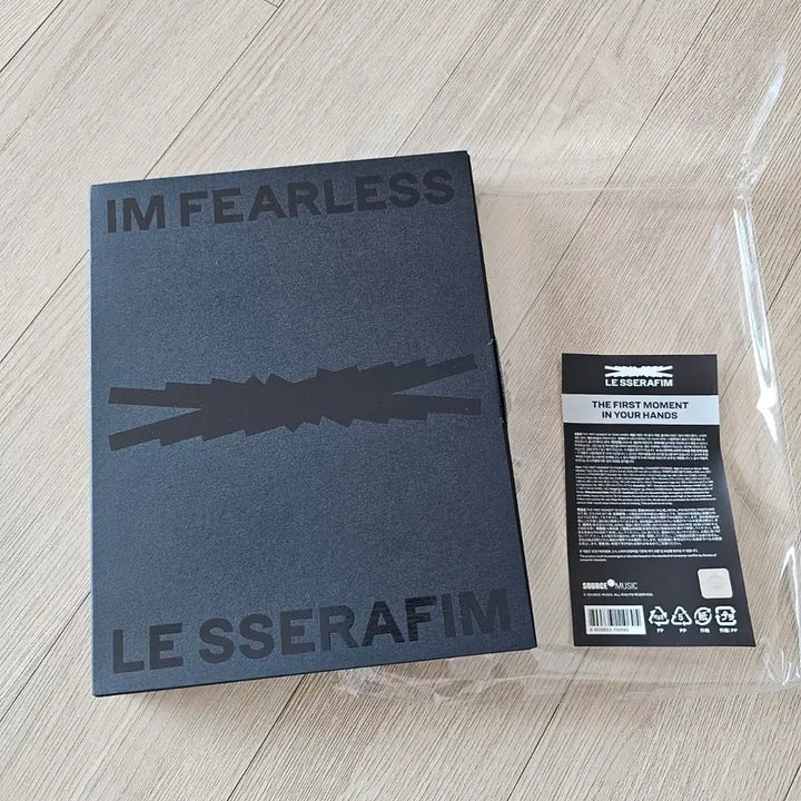 [SOLD OUT] [BUNJANG] LE SSERAFIM First Moment in Your Hands Official Goods / LE SSERAFIM First Moment in Your Hands