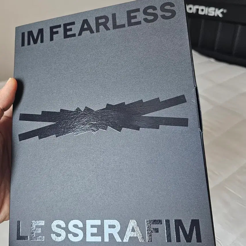 [SOLD OUT] [BUNJANG] LE SSERAFIM First Moment in Your Hands Official Goods / LE SSERAFIM First Moment in Your Hands