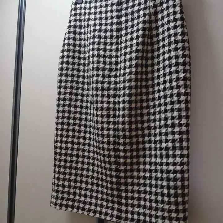 [BUNJANG] MojoSphin Houndstooth Check Tweed Skirt / 모조에스핀 하운드투스 체크 금장 버튼 트위드 스커트