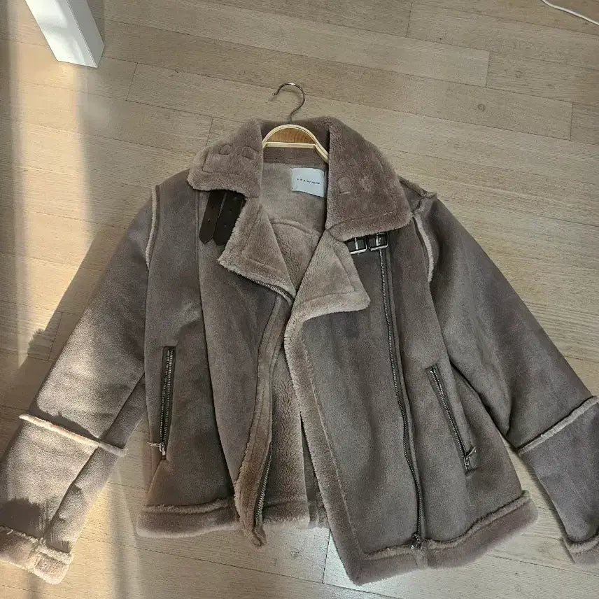 [BUNJANG] Beige Poodle Mustang Jacket / 무스탕 교신가능