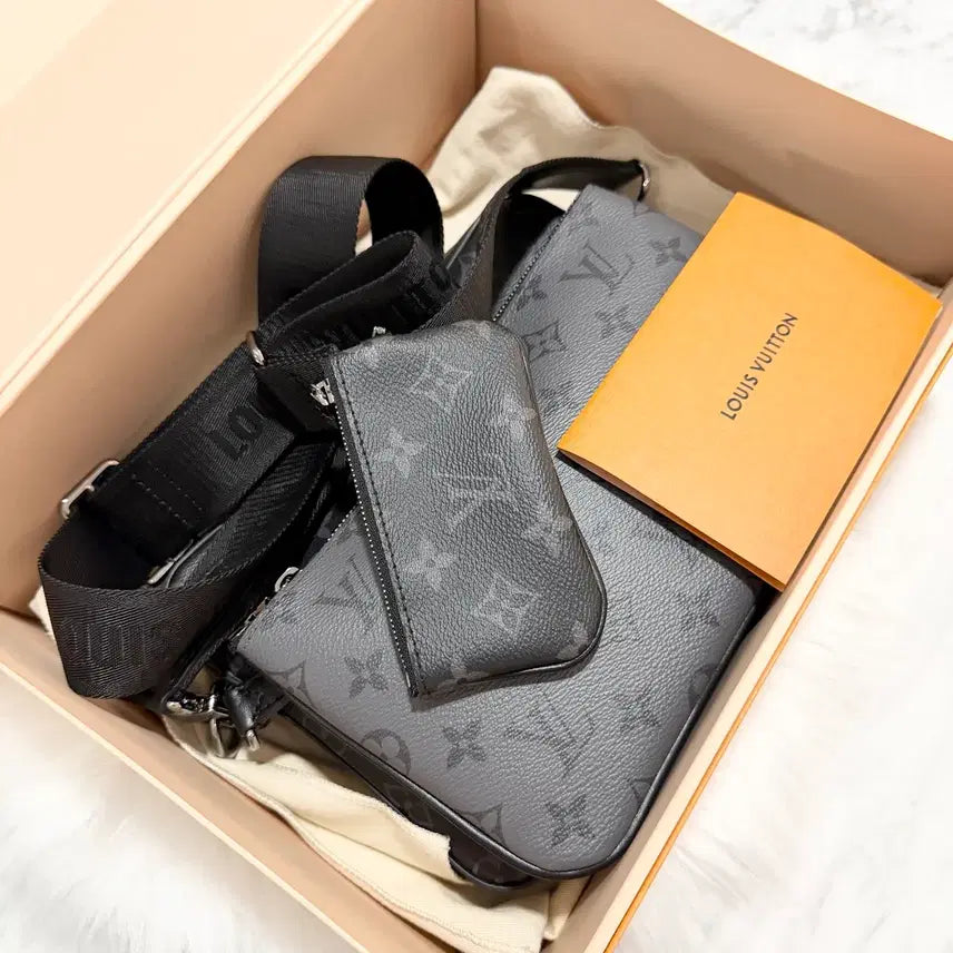 [BUNJANG] Louis Vuitton Monogram Eclipse Trio Messenger Bag / [정품] 루이비통 모노그램 이클립스 트리오 메신저백 크로스백