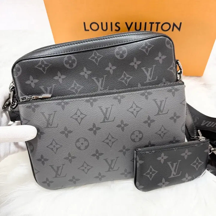 [BUNJANG] Louis Vuitton Monogram Eclipse Trio Messenger Bag / [정품] 루이비통 모노그램 이클립스 트리오 메신저백 크로스백