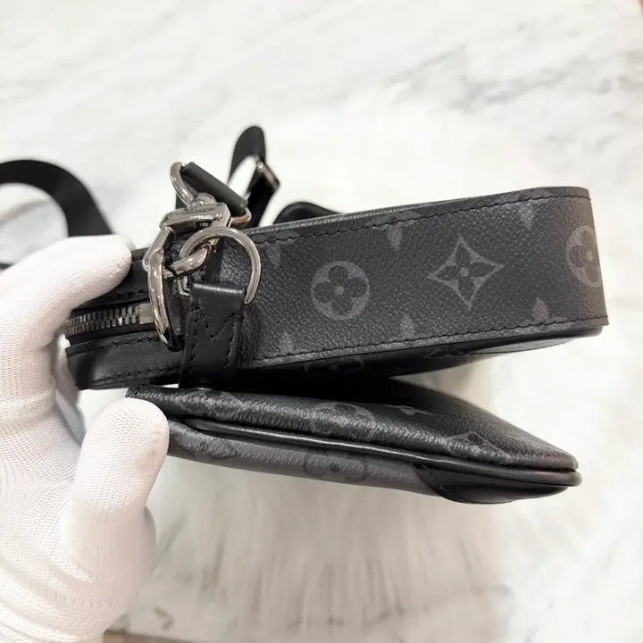 [BUNJANG] Louis Vuitton Monogram Eclipse Trio Messenger Bag / [정품] 루이비통 모노그램 이클립스 트리오 메신저백 크로스백