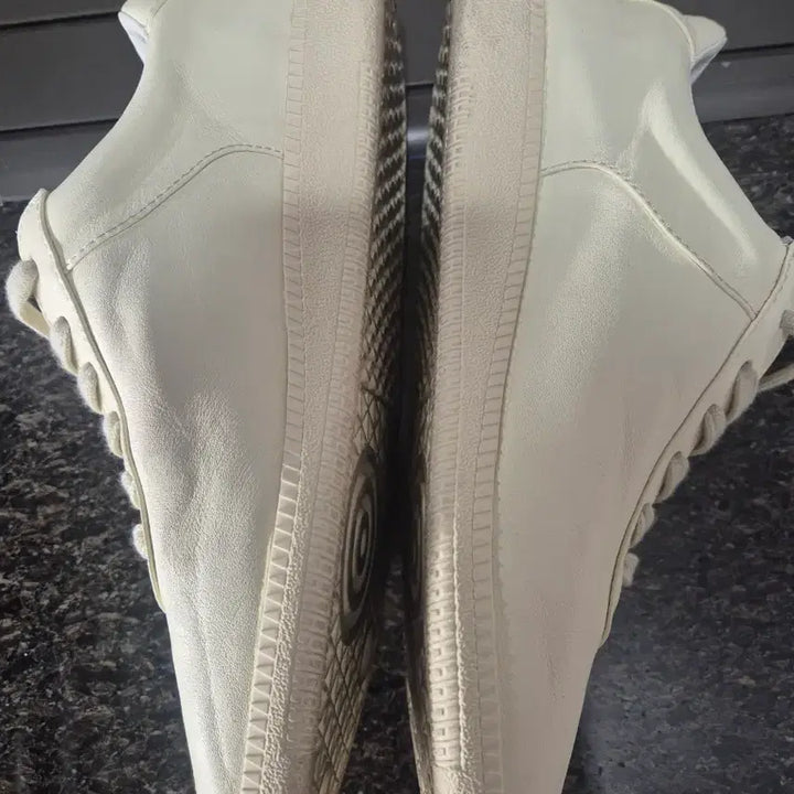 [BUNJANG] Kinchi 833(a) White Sneakers / (255) 킨치 weaker 833(a) white