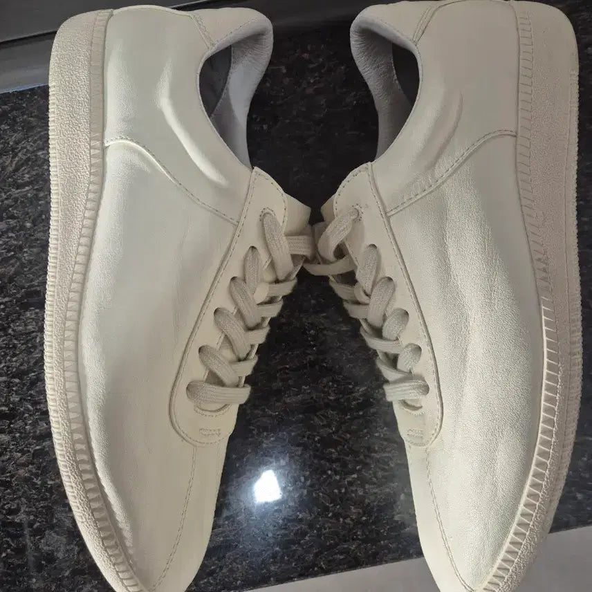 [BUNJANG] Kinchi 833(a) White Sneakers / (255) 킨치 weaker 833(a) white