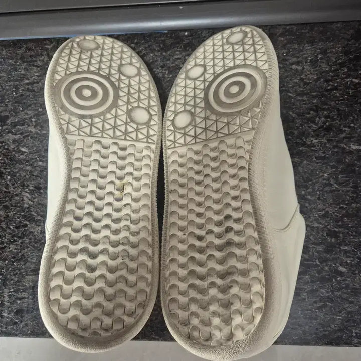 [BUNJANG] Kinchi 833(a) White Sneakers / (255) 킨치 weaker 833(a) white