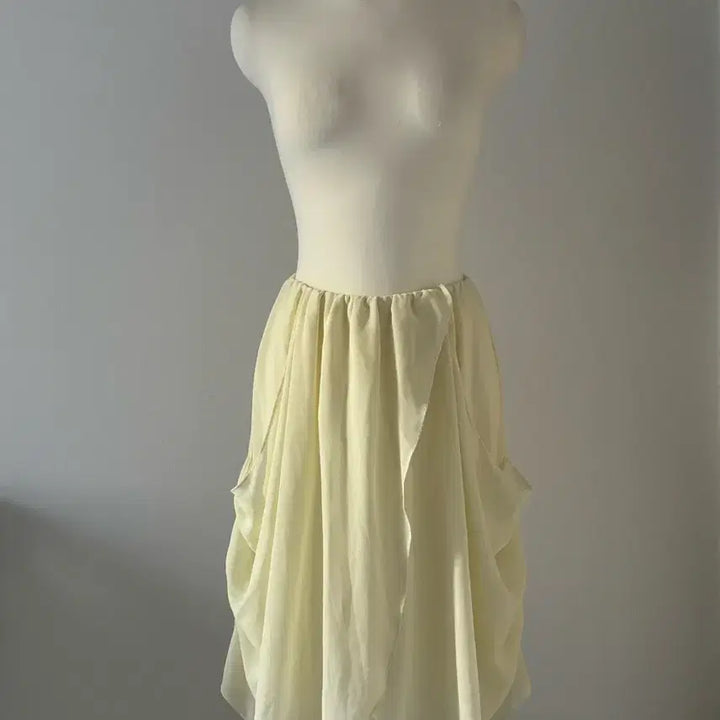 [SOLD OUT] [Lip Service] 00s 페일 셔링 랩 미디 스커트