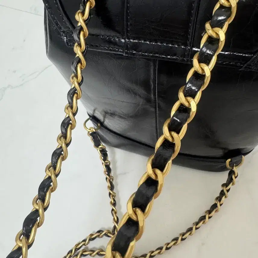 [BUNJANG] Gold Chain Backpack / 골드체인 백팩